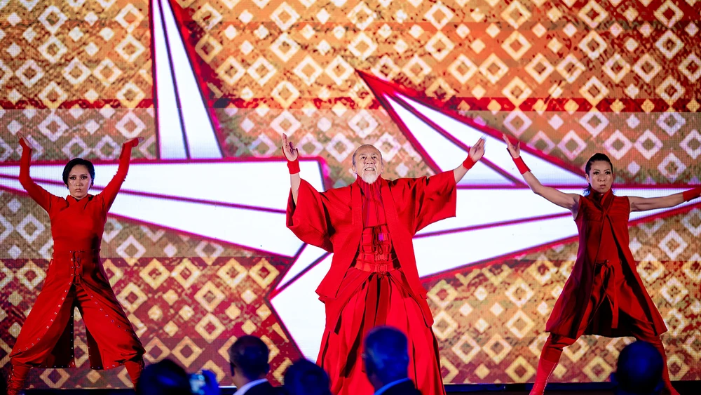 News: STO and Hitachi commemorate 25 years of successful partnership